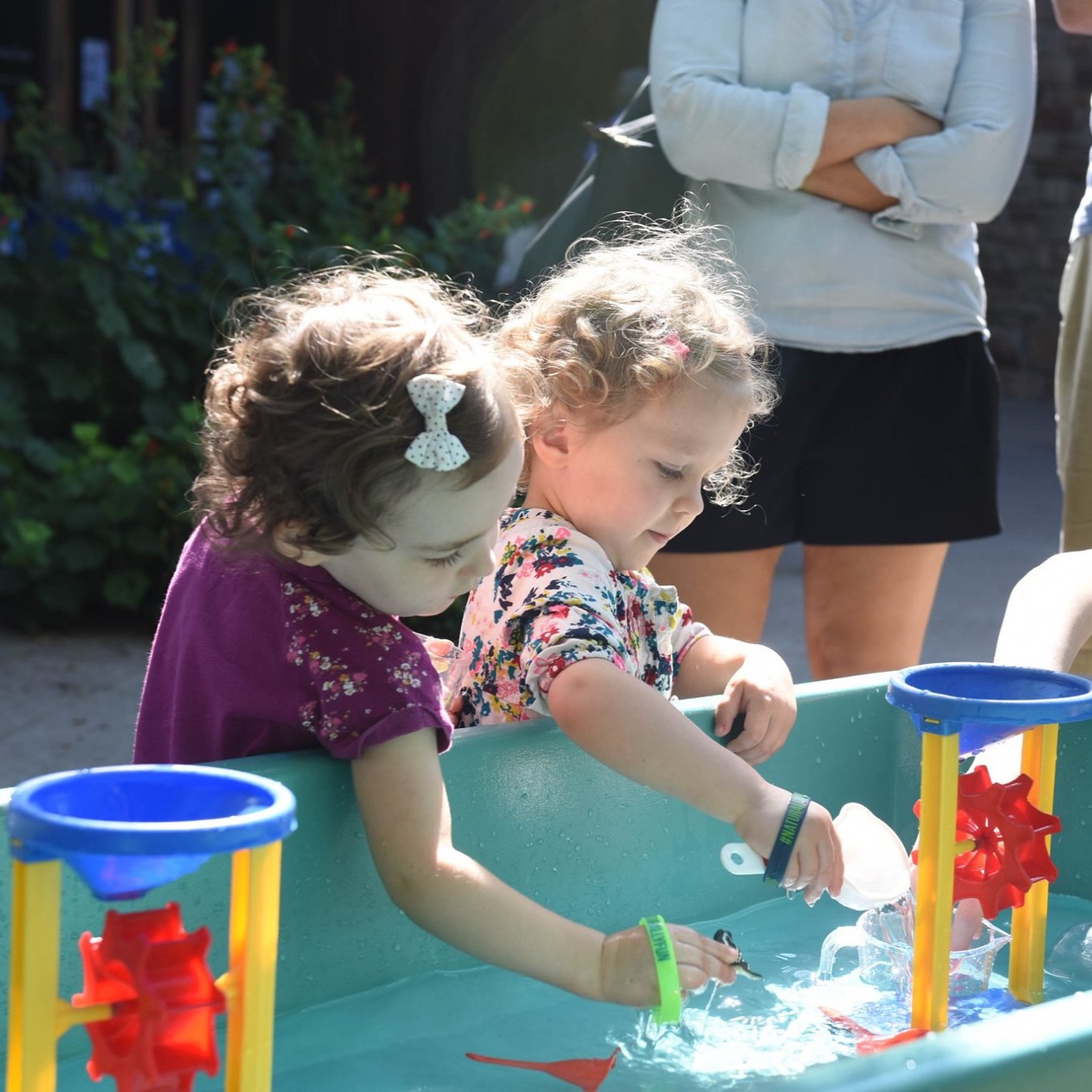 toddlers-playing-in-water-festival-square